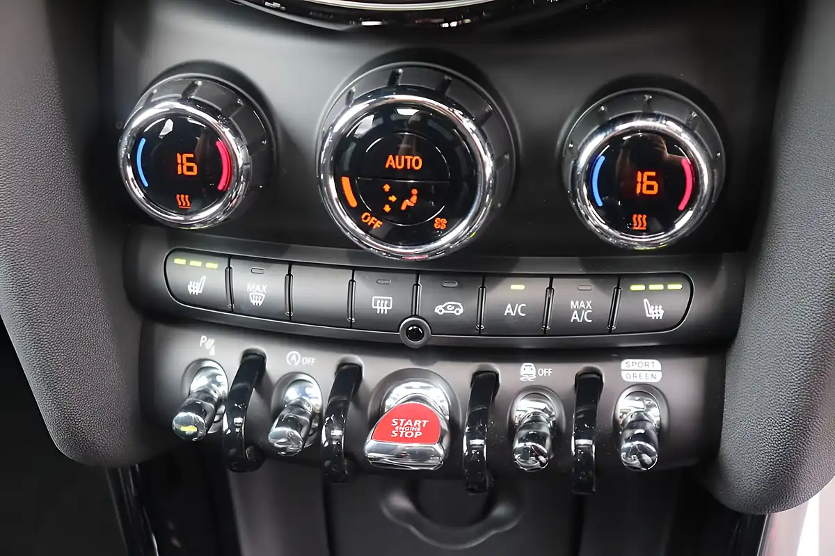 Used 2023 MINI Hatch Sport Rooftop Grey - Interior and Exterior details 15
