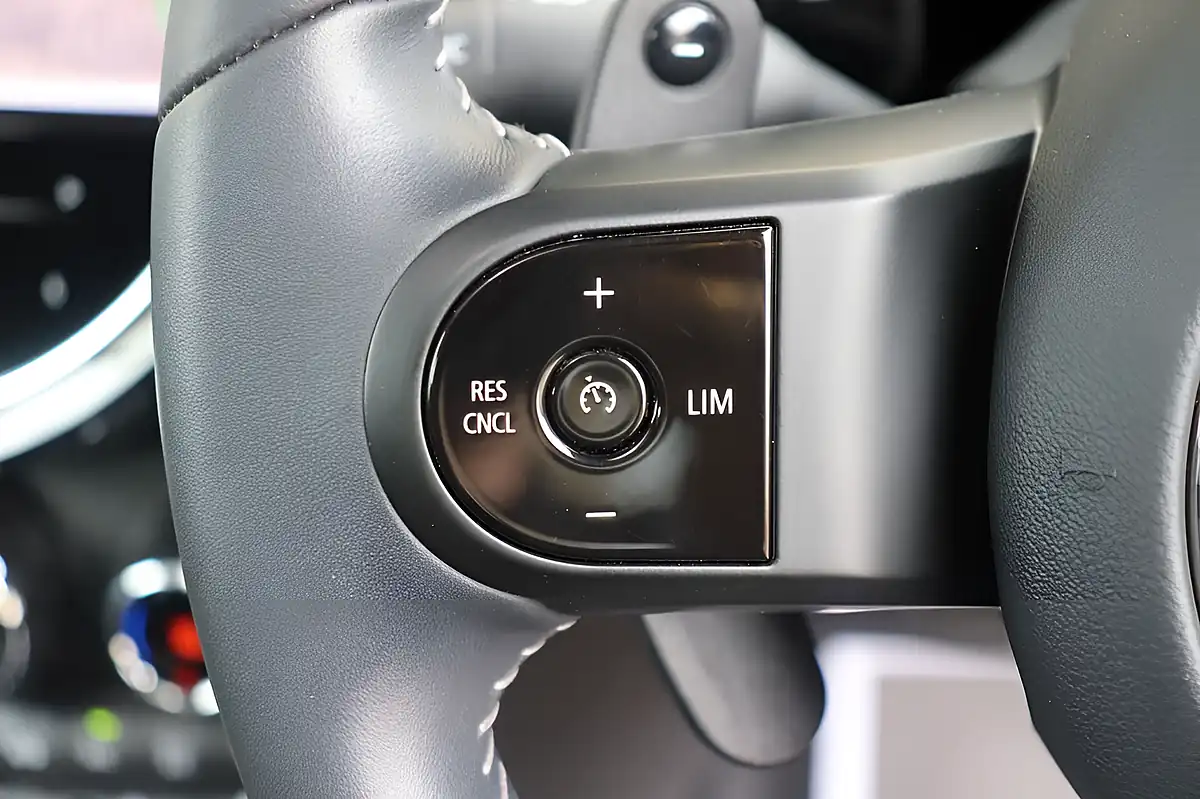 Used 2023 MINI Hatch Sport Rooftop Grey - Interior and Exterior details 19