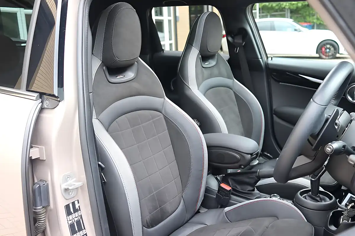Used 2023 MINI Hatch Sport Rooftop Grey - Interior and Exterior details 4
