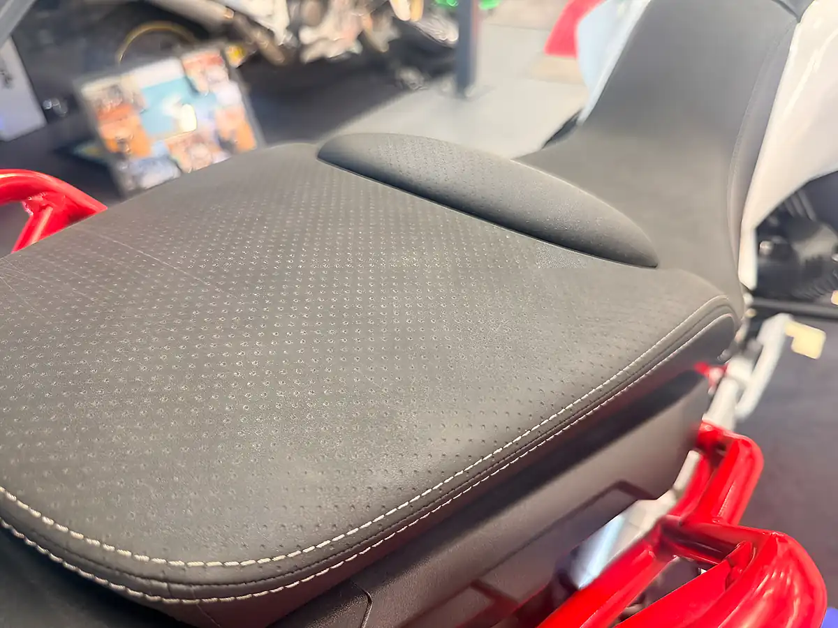 Used 2023 Moto Guzzi V85 Tt - Interior and Exterior details 13