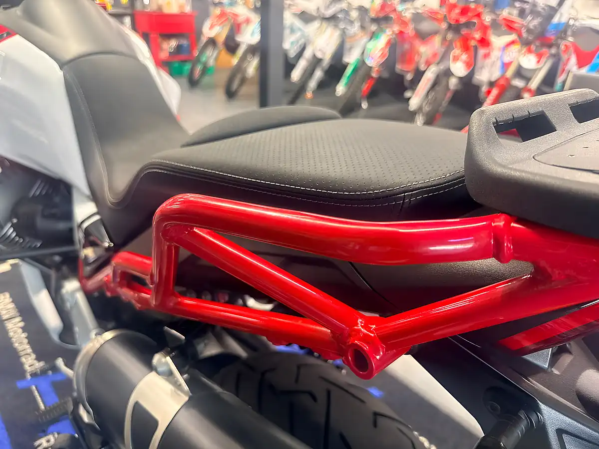Used 2023 Moto Guzzi V85 Tt - Interior and Exterior details 17