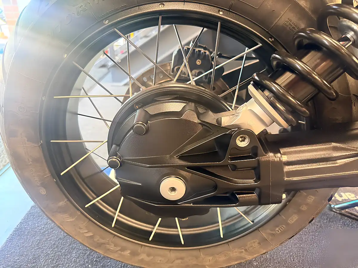 Used 2023 Moto Guzzi V85 Tt - Interior and Exterior details 9