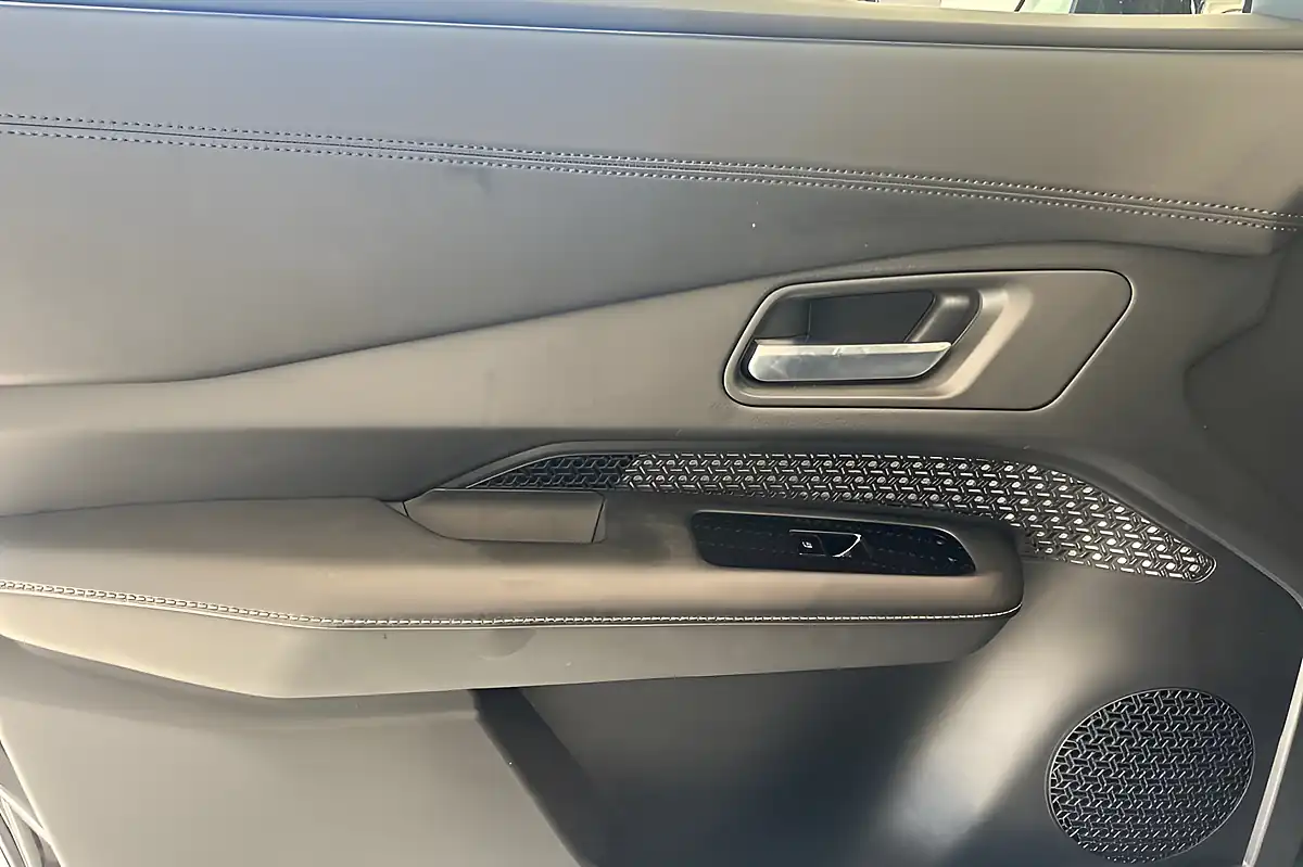 Used 2023 Nissan Ariya Advance Green - Interior and Exterior details 13