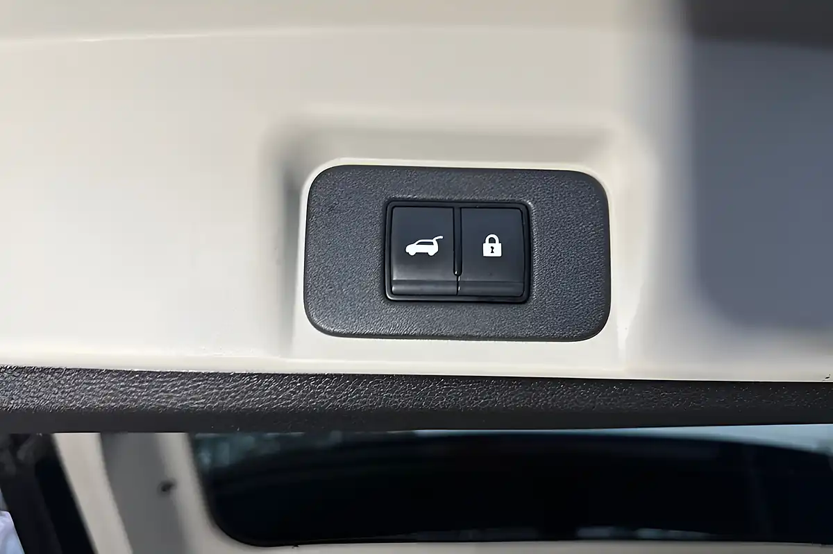 Used 2023 Nissan Ariya Advance Green - Interior and Exterior details 16