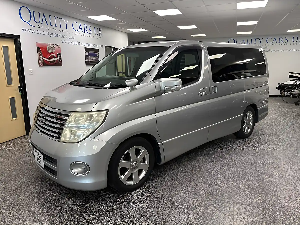 Used 2023 Nissan Elgrand Highwat Star Silver - Front View