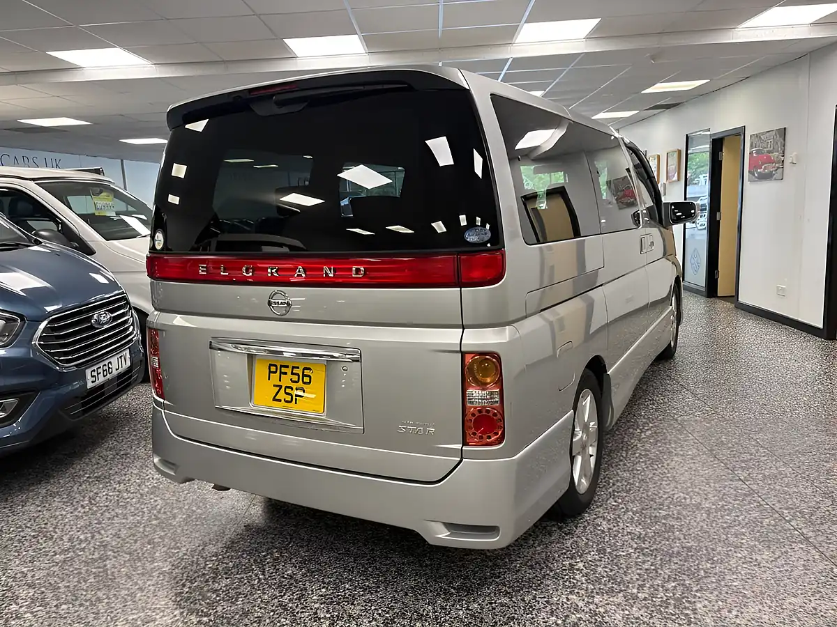 Used 2023 Nissan Elgrand Highwat Star Silver - Interior and Exterior details 10