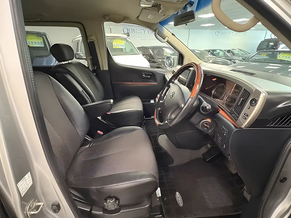 Used 2023 Nissan Elgrand Highwat Star Silver - Interior and Exterior details 13