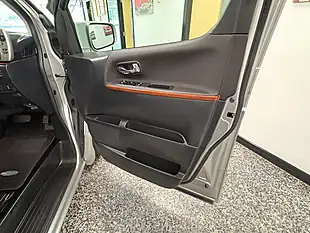 Used 2023 Nissan Elgrand Highwat Star Silver - Interior and Exterior details 14