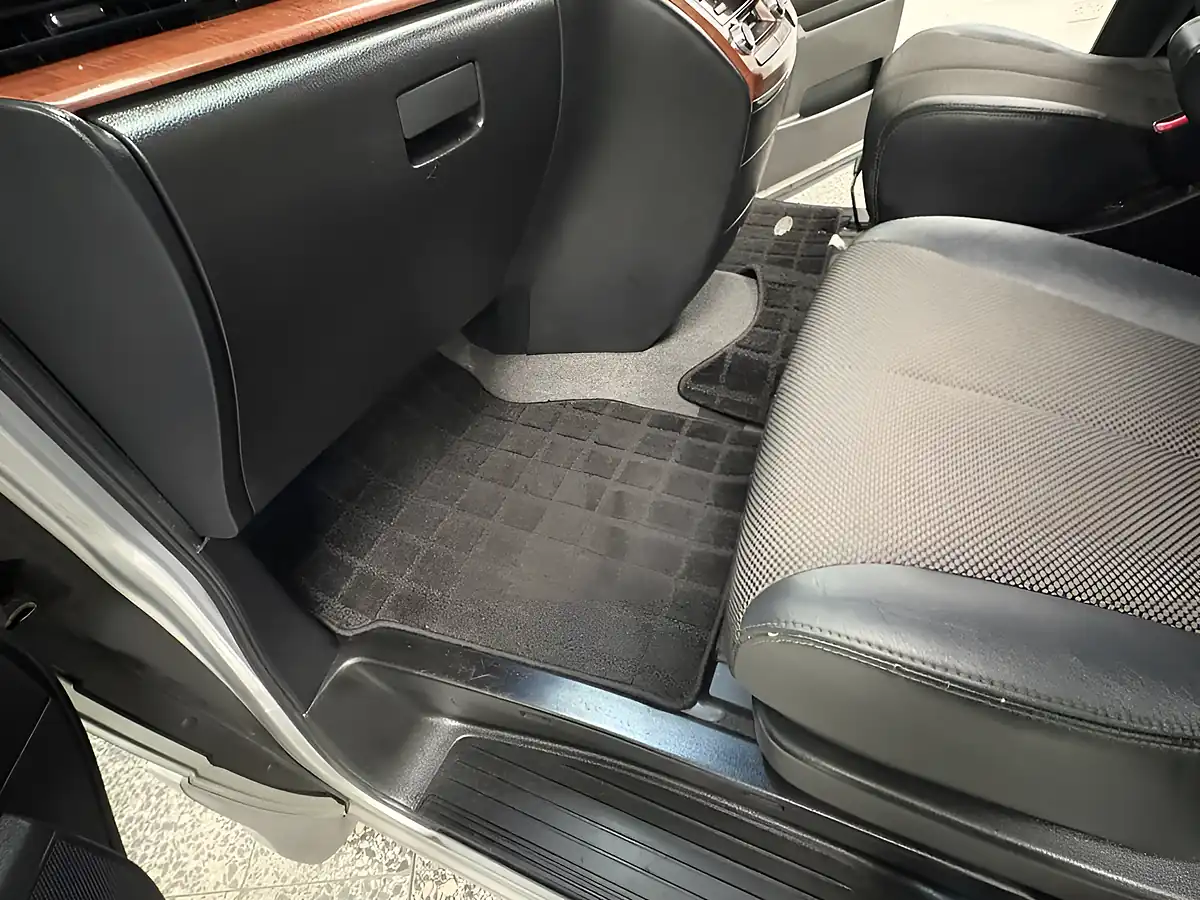Used 2023 Nissan Elgrand Highwat Star Silver - Interior and Exterior details 16