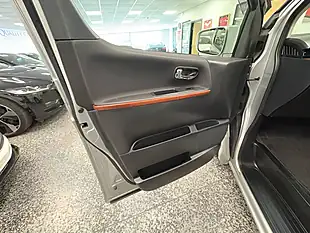 Used 2023 Nissan Elgrand Highwat Star Silver - Interior and Exterior details 17