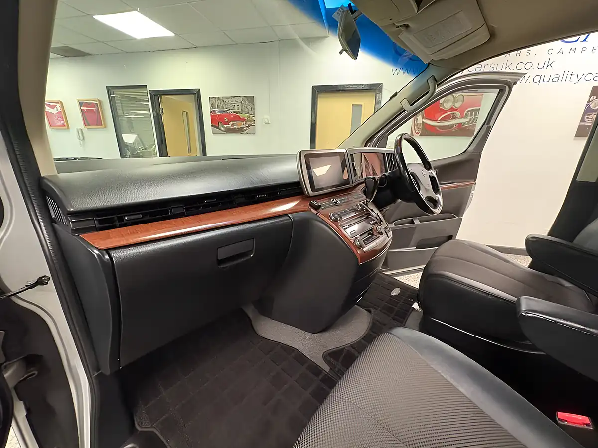 Used 2023 Nissan Elgrand Highwat Star Silver - Interior and Exterior details 18