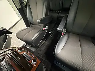 Used 2023 Nissan Elgrand Highwat Star Silver - Interior and Exterior details 19