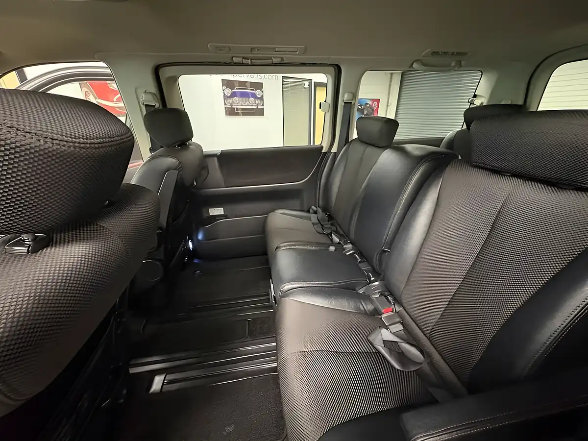 Used 2023 Nissan Elgrand Highwat Star Silver - Interior and Exterior details 20