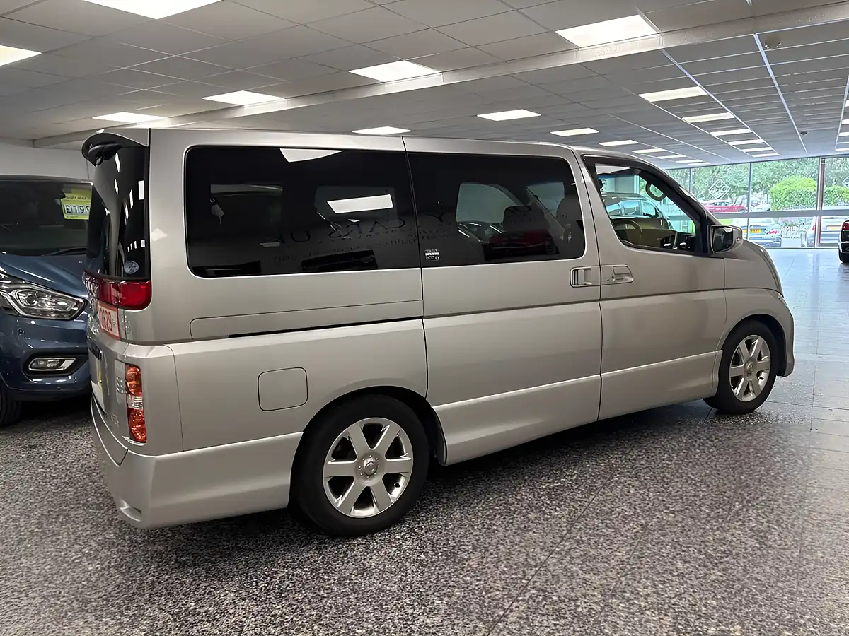 Used 2023 Nissan Elgrand Highwat Star Silver - Interior and Exterior details 9