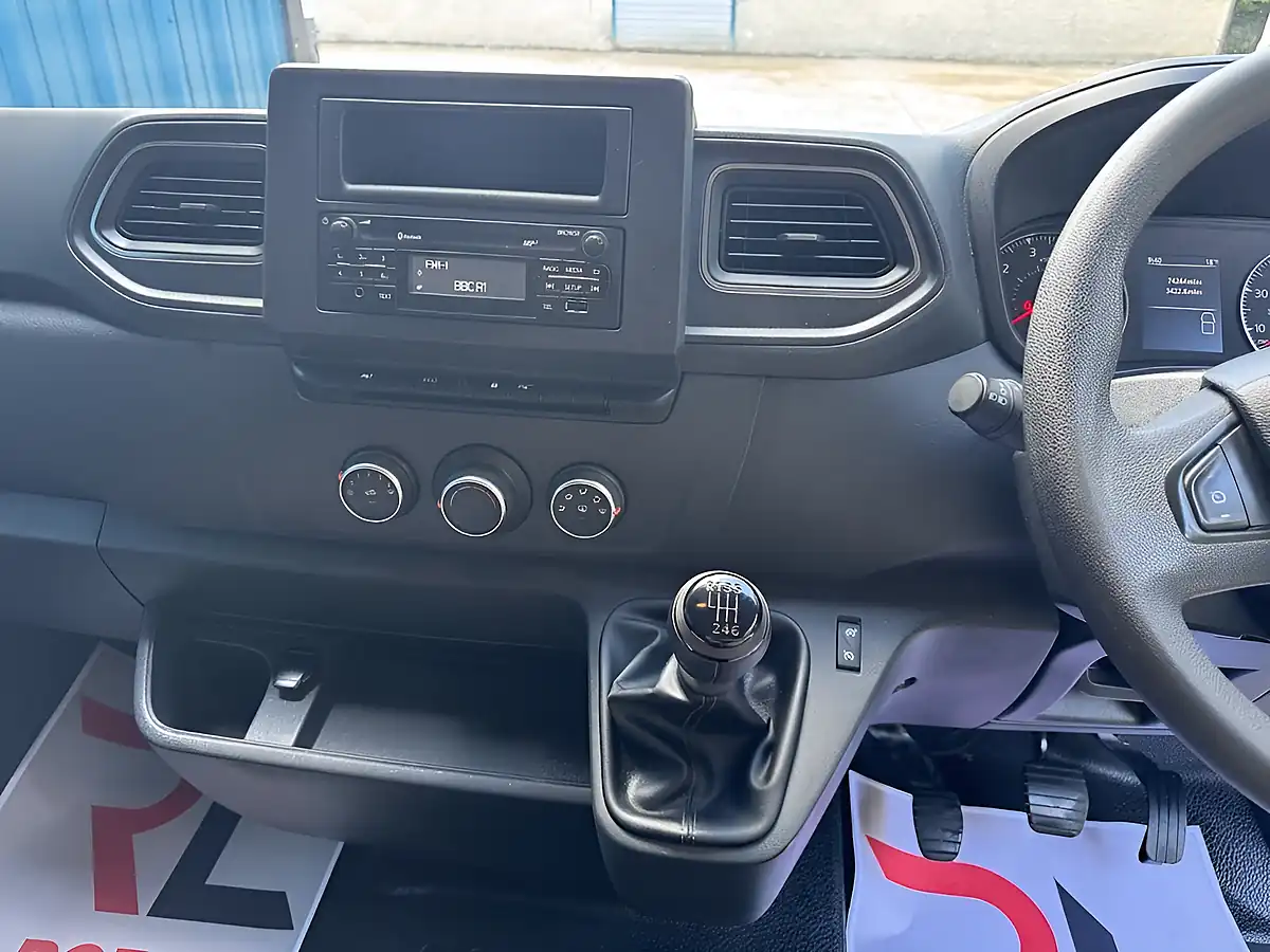 Used 2023 Nissan Interstar Acenta White - Interior and Exterior details 12