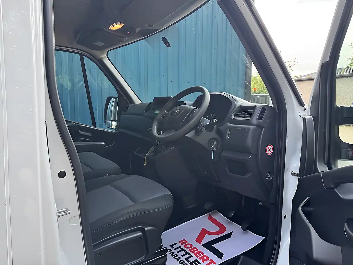 Used 2023 Nissan Interstar Acenta White - Interior and Exterior details 13
