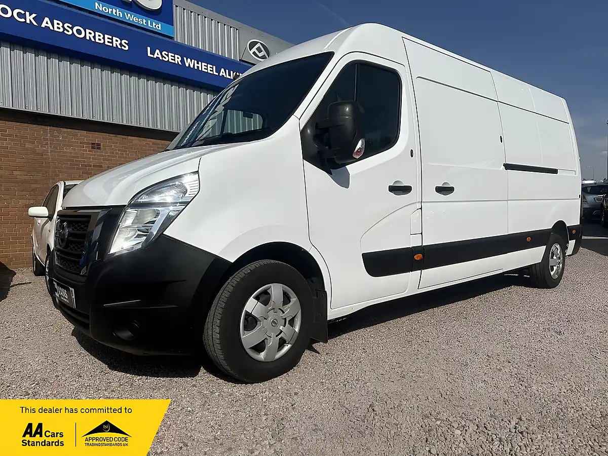 Used 2023 Nissan Interstar Acenta White - Front View
