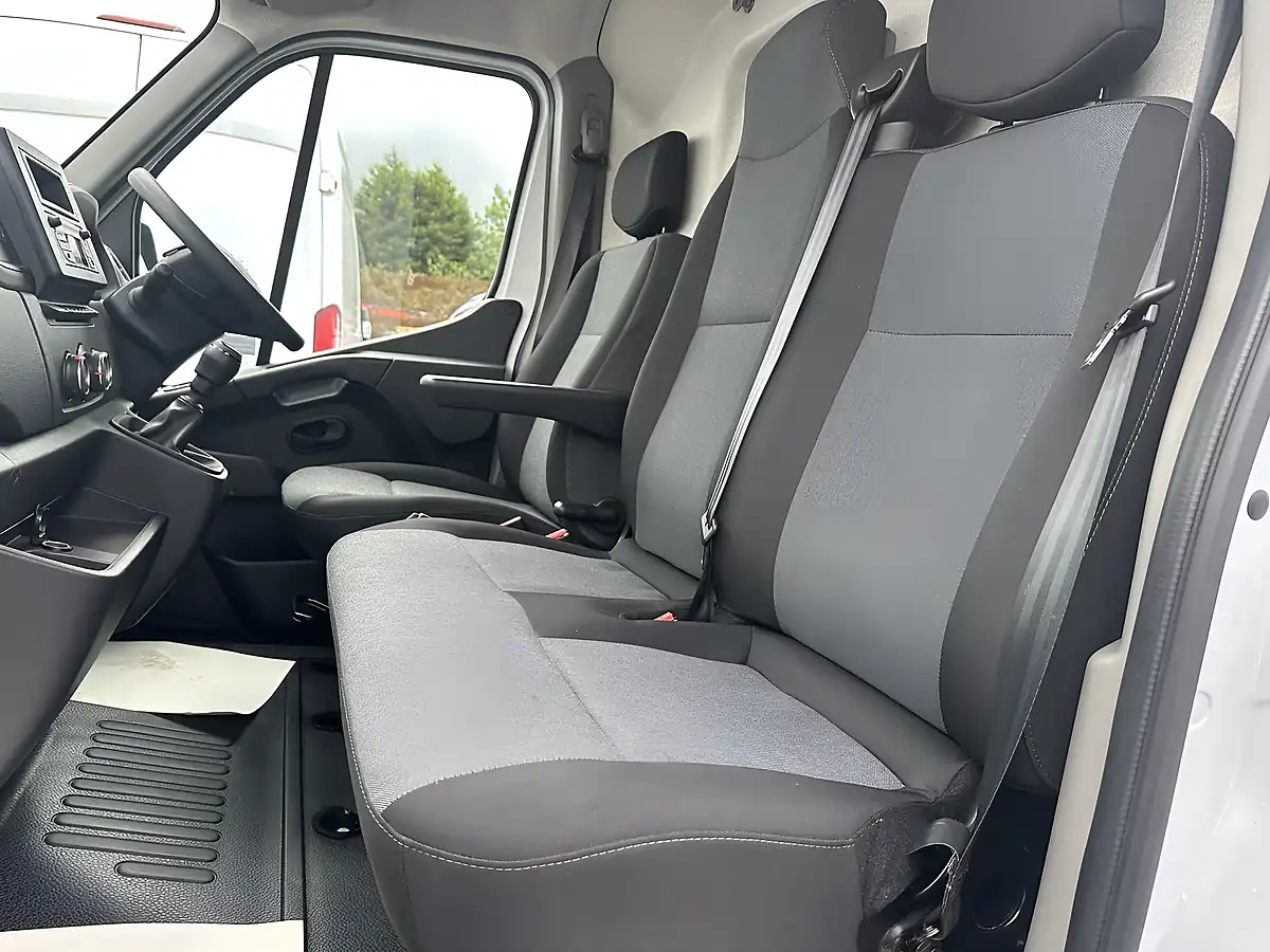 Used 2023 Nissan Interstar Acenta White - Interior and Exterior details 10