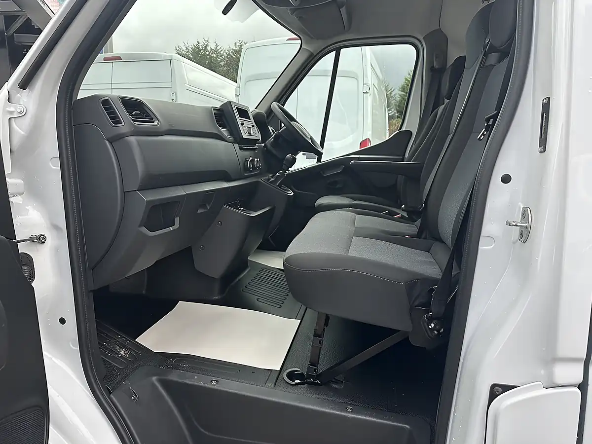 Used 2023 Nissan Interstar Acenta White - Interior and Exterior details 11