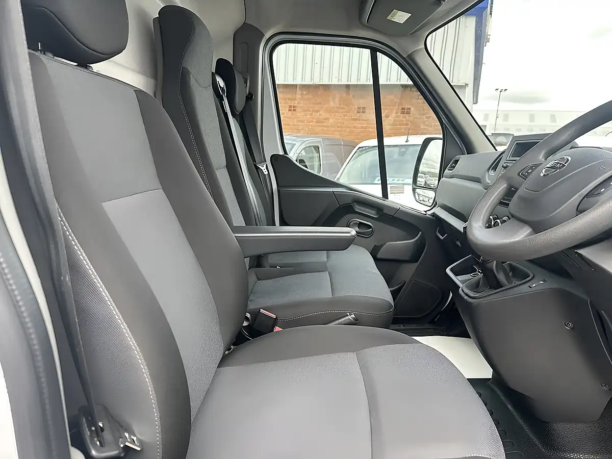 Used 2023 Nissan Interstar Acenta White - Interior and Exterior details 13