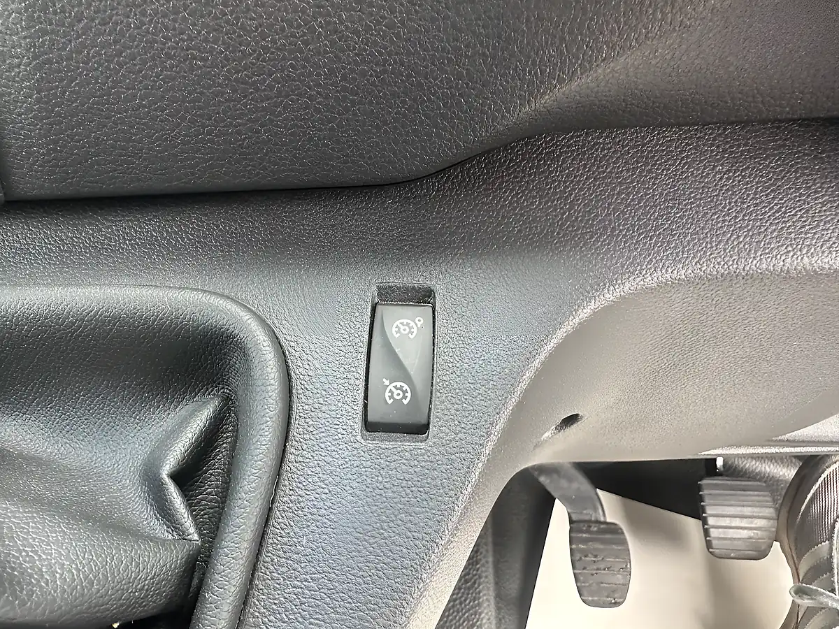 Used 2023 Nissan Interstar Acenta White - Interior and Exterior details 17