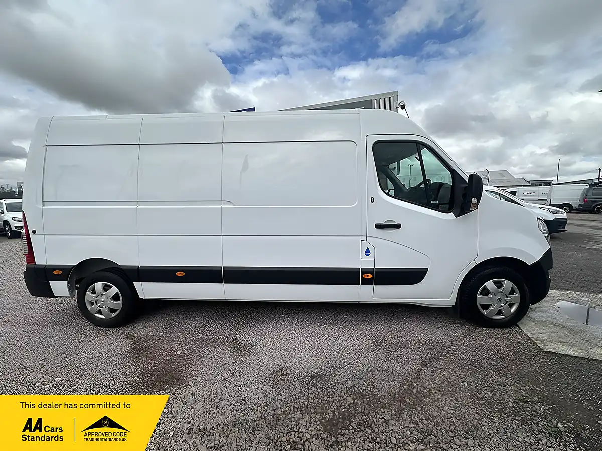 Used 2023 Nissan Interstar Acenta White - Interior and Exterior details 4