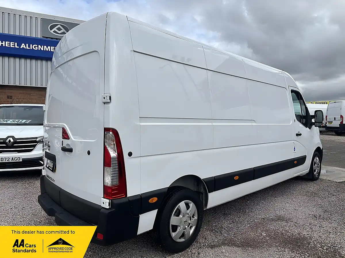 Used 2023 Nissan Interstar Acenta White - Interior and Exterior details 5