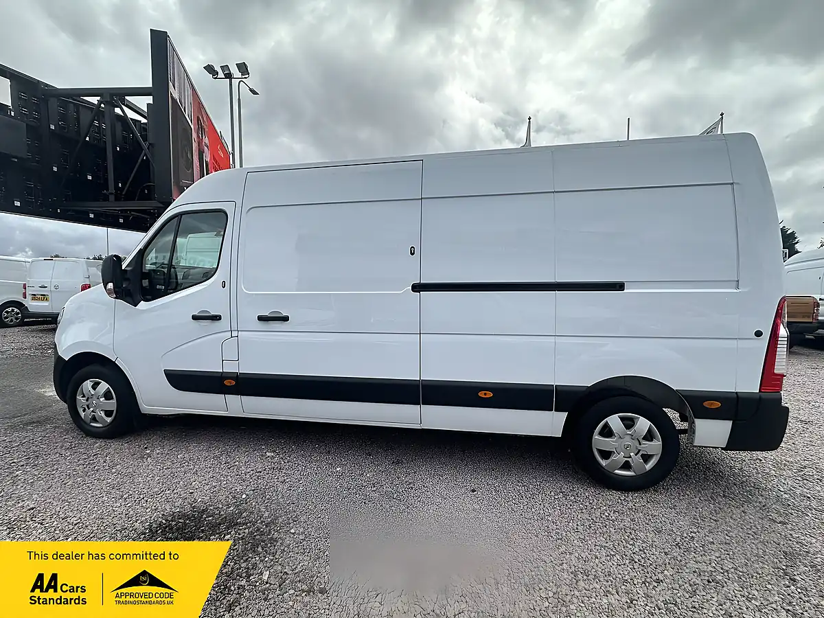 Used 2023 Nissan Interstar Acenta White - Interior and Exterior details 8