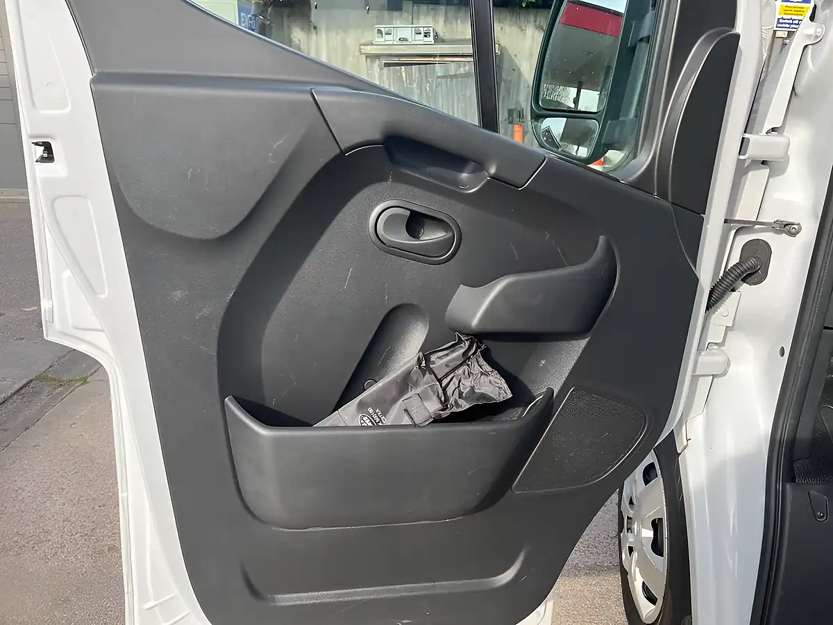 Used 2023 Nissan Interstar Tekna L3 White - Interior and Exterior details 12