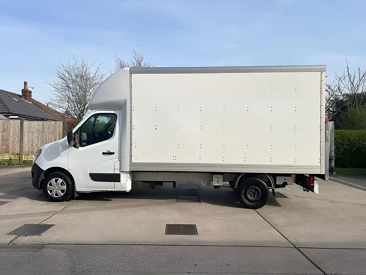 Used 2023 Nissan Interstar Tekna L3 White - Interior and Exterior details 4