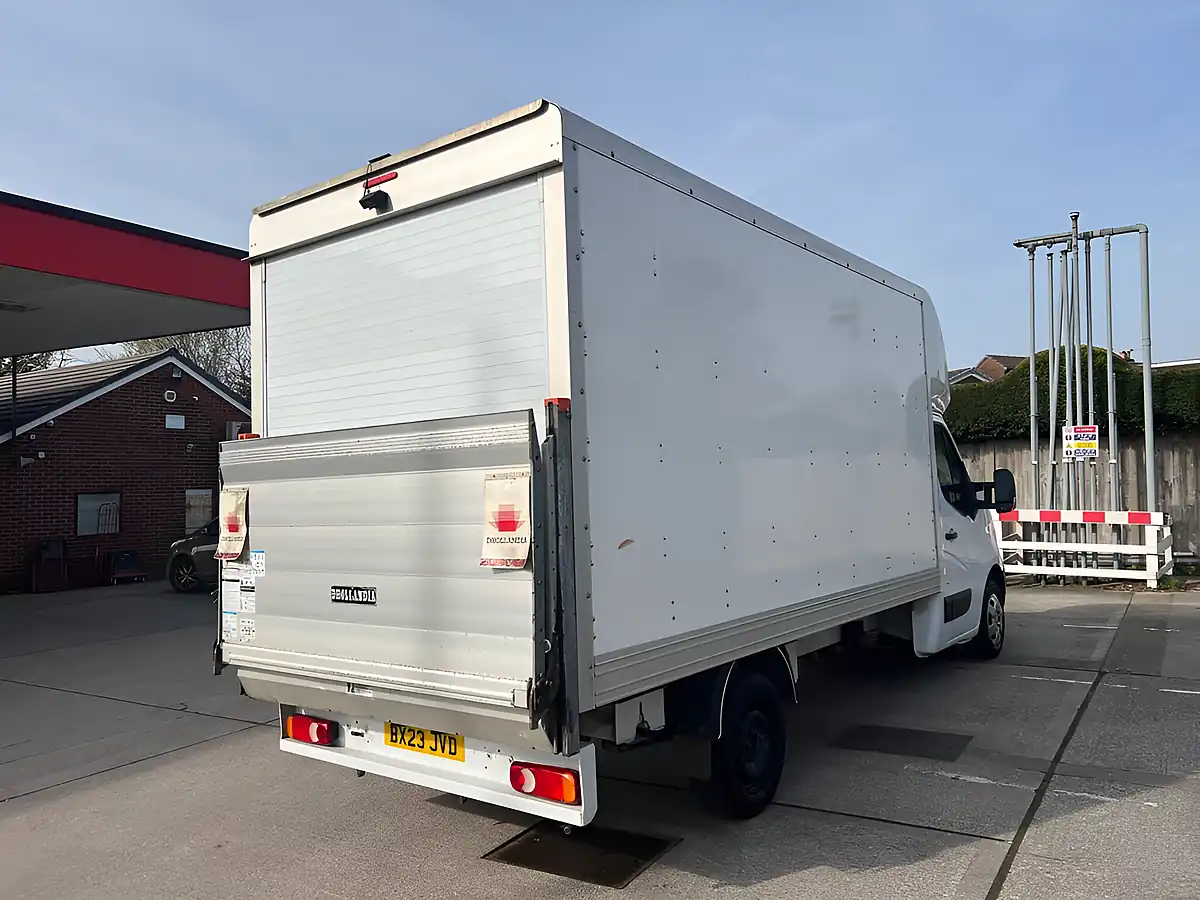 Used 2023 Nissan Interstar Tekna L3 White - Interior and Exterior details 7