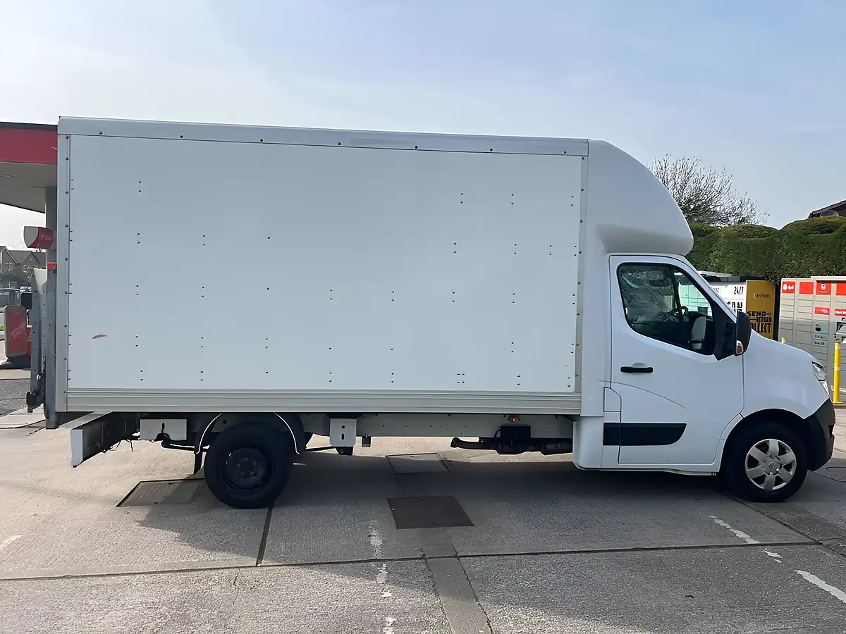 Used 2023 Nissan Interstar Tekna L3 White - Interior and Exterior details 8