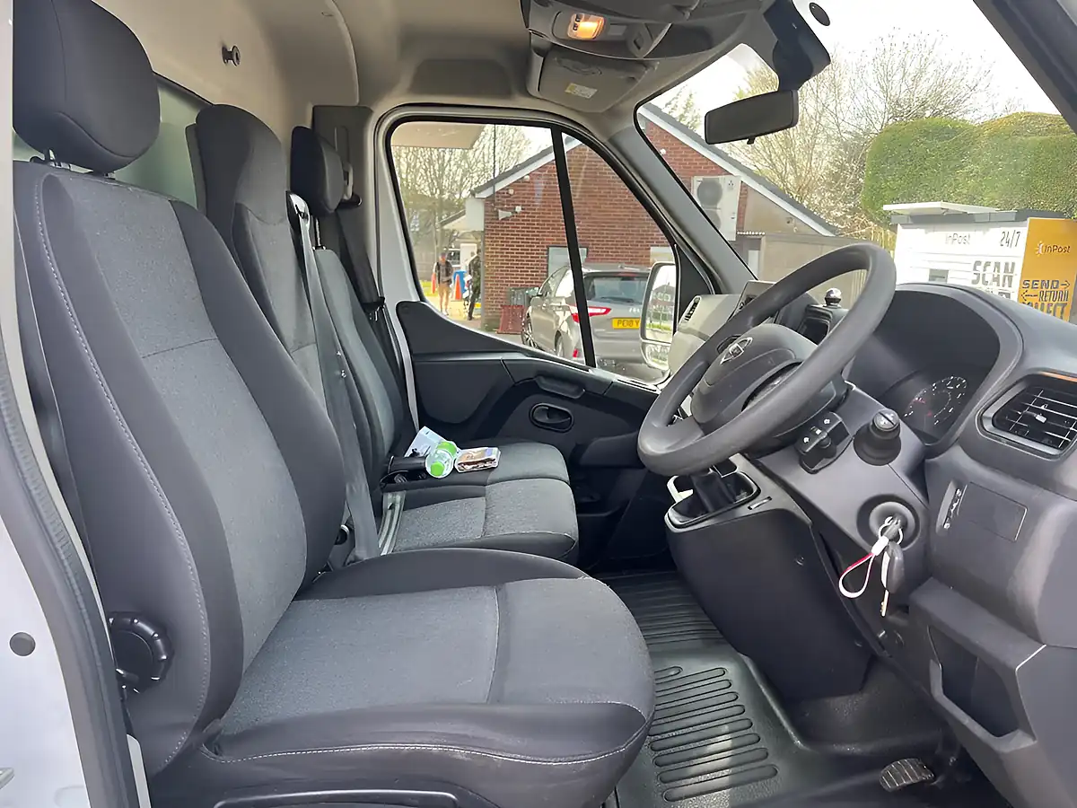 Used 2023 Nissan Interstar Tekna L3 White - Interior and Exterior details 9