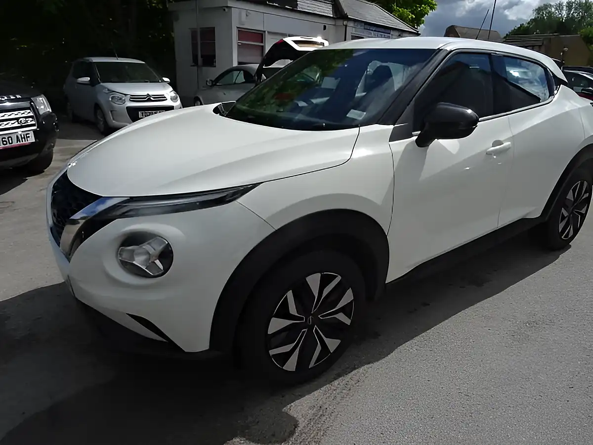 Used 2023 Nissan Juke Acenta White - Interior and Exterior details 15
