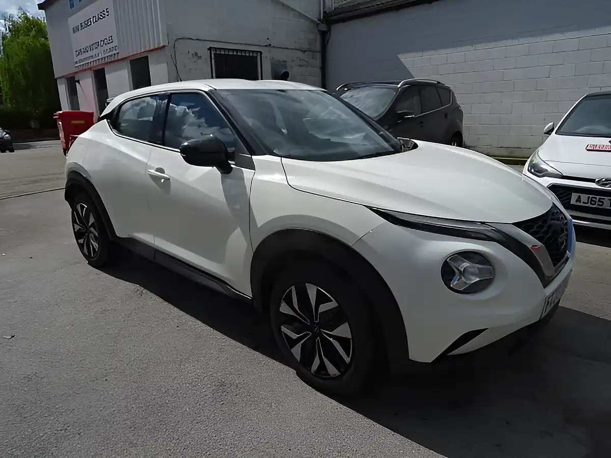 Used 2023 Nissan Juke Acenta White - Interior and Exterior details 17