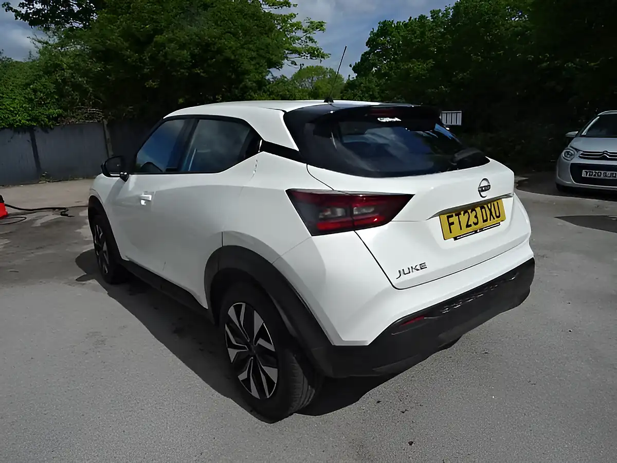 Used 2023 Nissan Juke Acenta White - Interior and Exterior details 18