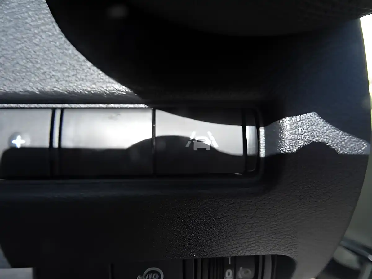 Used 2023 Nissan Juke Acenta White - Interior and Exterior details 20