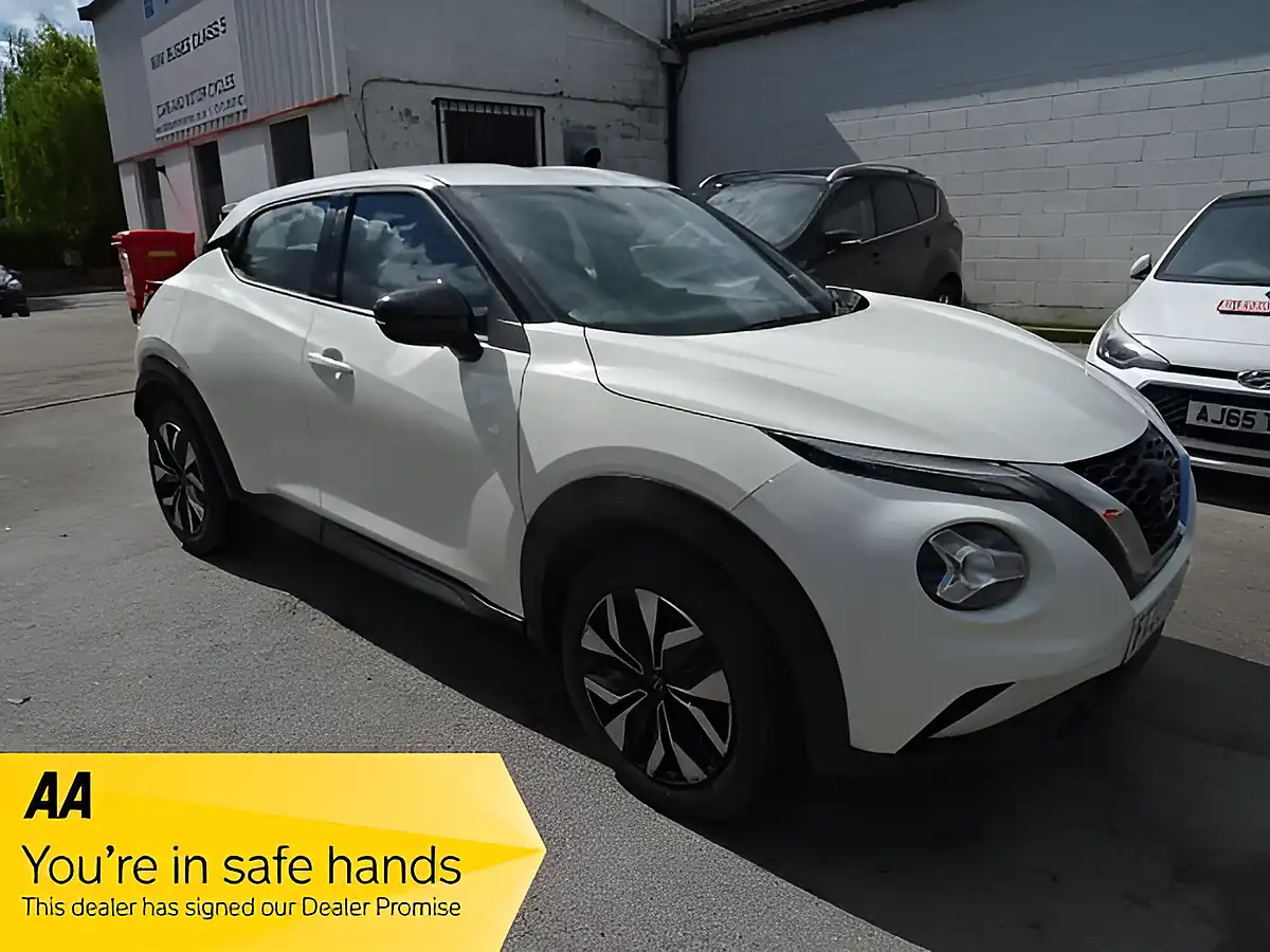 Used 2023 Nissan Juke Acenta White - Interior and Exterior details 3