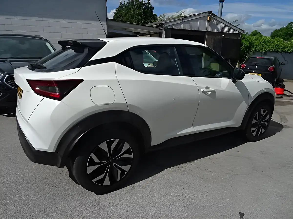 Used 2023 Nissan Juke Acenta White - Interior and Exterior details 8