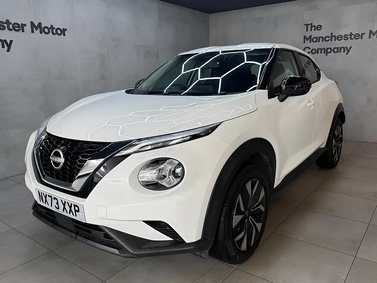 Used 2023 Nissan Juke Acenta White - Front View