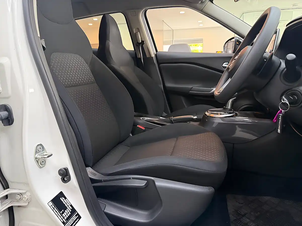 Used 2023 Nissan Juke Acenta White - Interior and Exterior details 10
