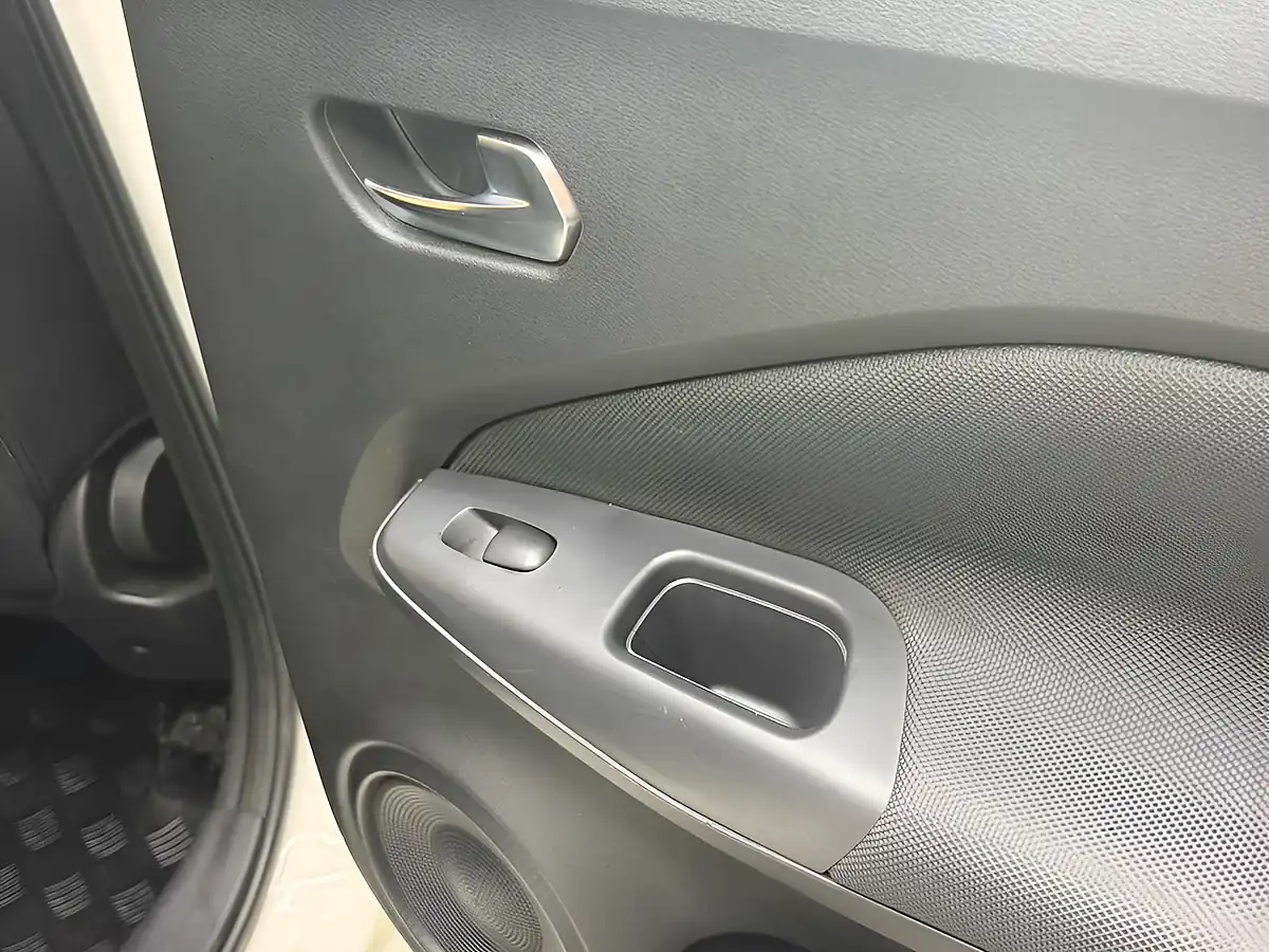 Used 2023 Nissan Juke Acenta White - Interior and Exterior details 12