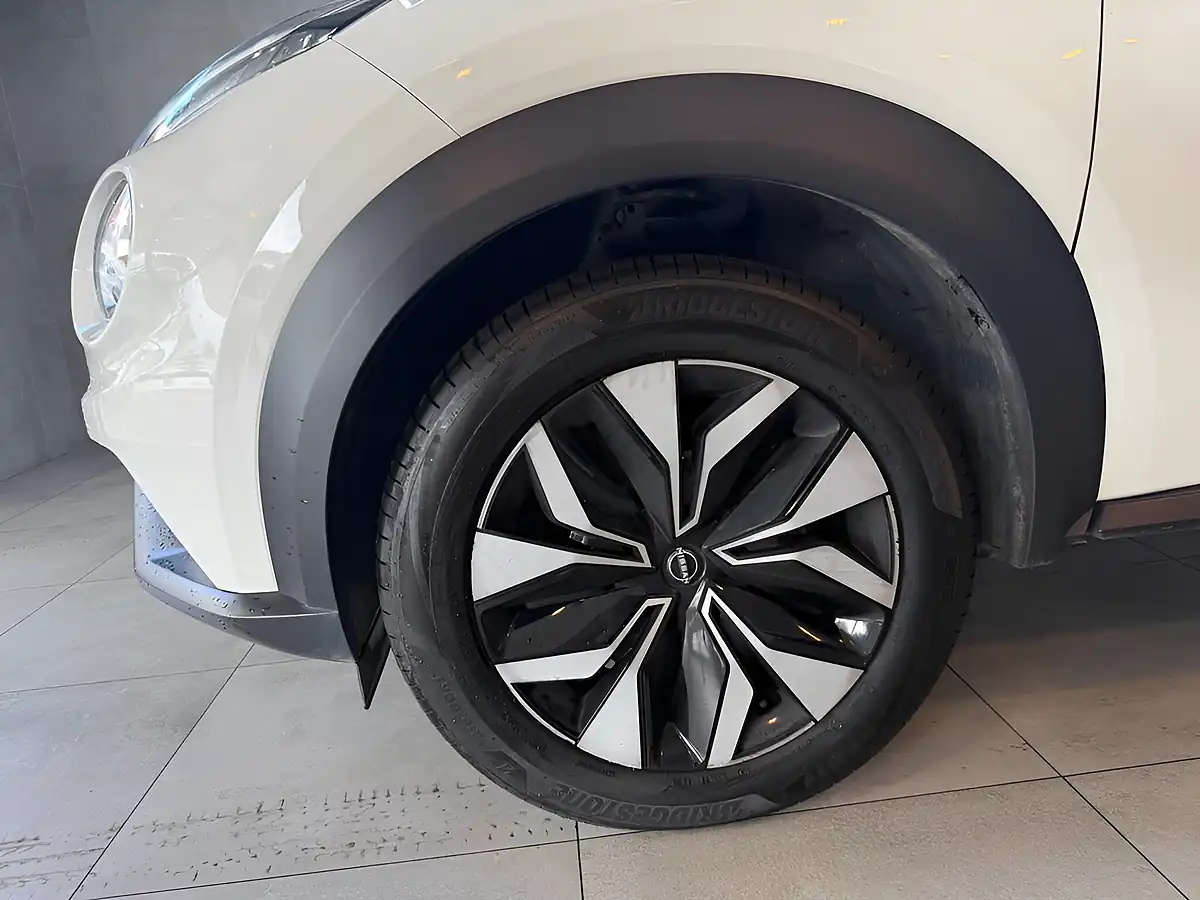 Used 2023 Nissan Juke Acenta White - Interior and Exterior details 13