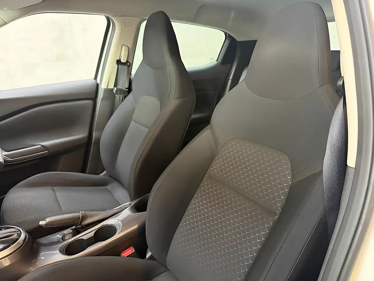 Used 2023 Nissan Juke Acenta White - Interior and Exterior details 16