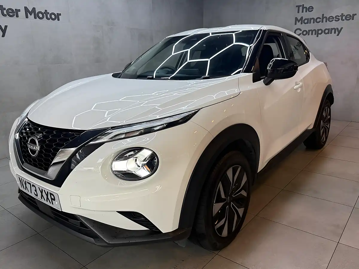 Used 2023 Nissan Juke Acenta White - Interior and Exterior details 5