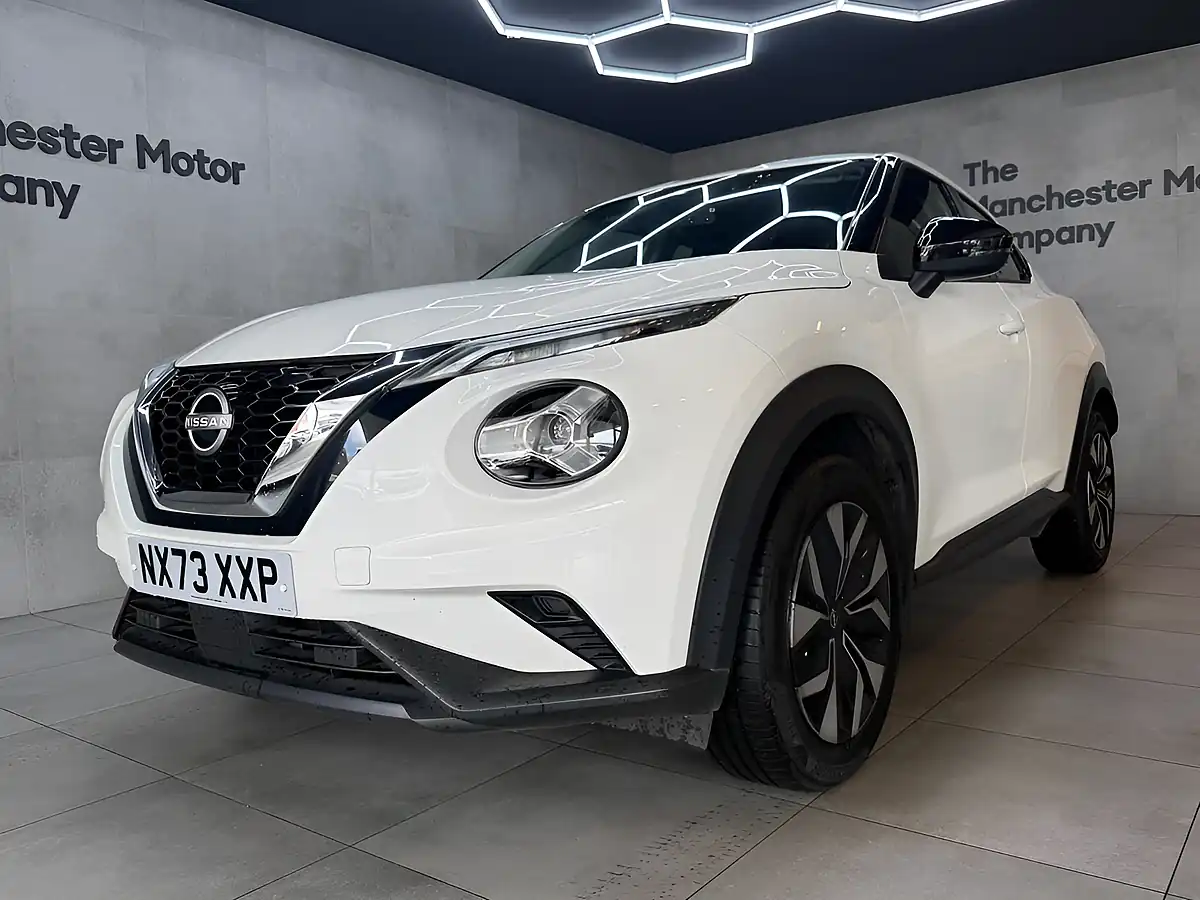 Used 2023 Nissan Juke Acenta White - Interior and Exterior details 8