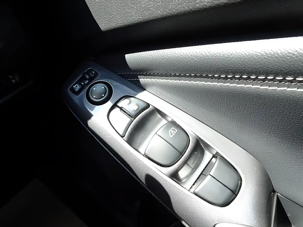 Used 2023 Nissan Juke N-Connecta Arctic White - Interior and Exterior details 10