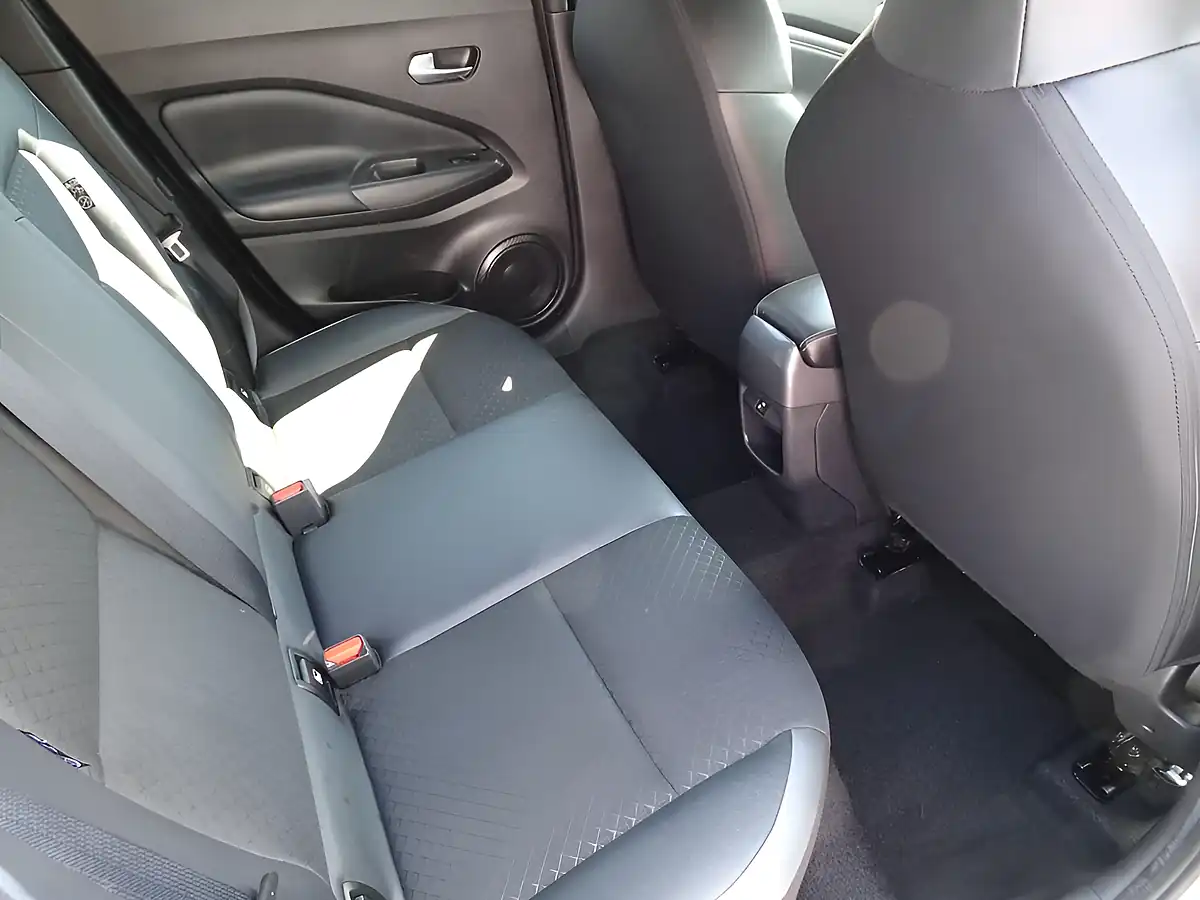 Used 2023 Nissan Juke N-Connecta Arctic White - Interior and Exterior details 16