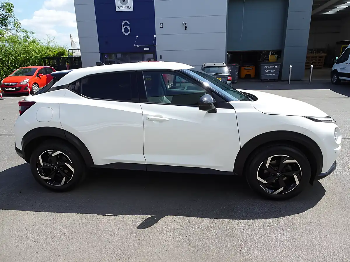 Used 2023 Nissan Juke N-Connecta Arctic White - Interior and Exterior details 17
