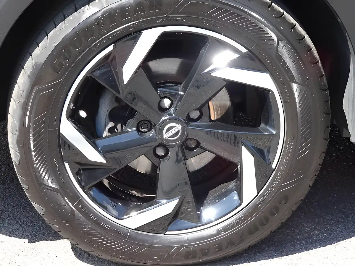 Used 2023 Nissan Juke N-Connecta Arctic White - Interior and Exterior details 18
